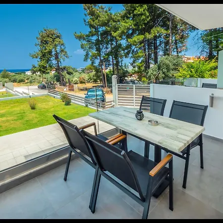 Lunar Apartahotel 4*